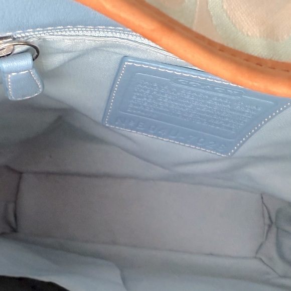 Coach Hobo bag Excellent condition - Picture 9 of 10